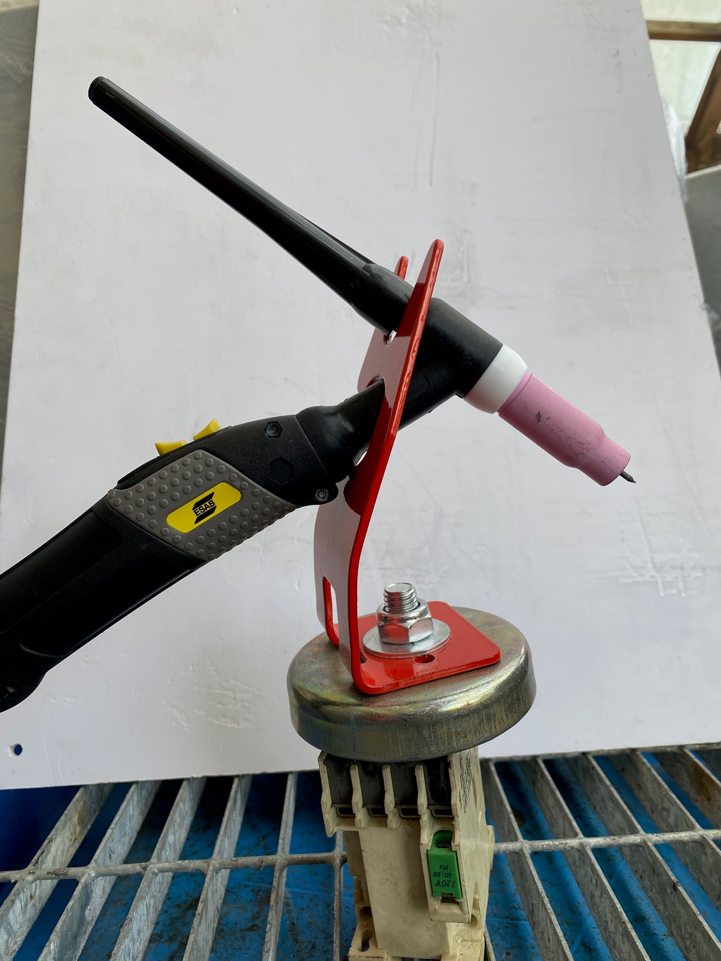 SUPPORTO MAGNETICO PER TORCE TIG E MIG