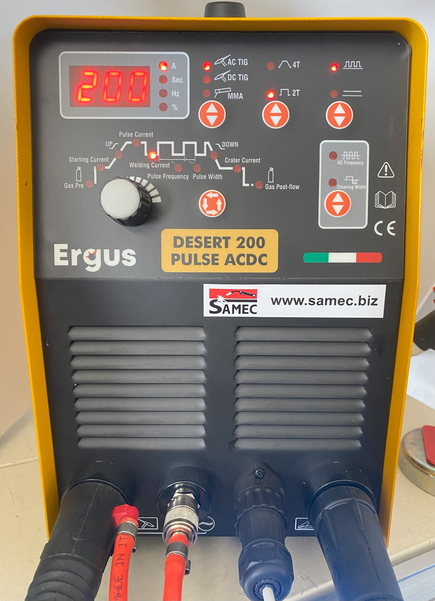 SALDATRICE INVERTER TIG DESERT 200 PULSE AC/DC HF con TORCIA TIG E CAVO MASSA