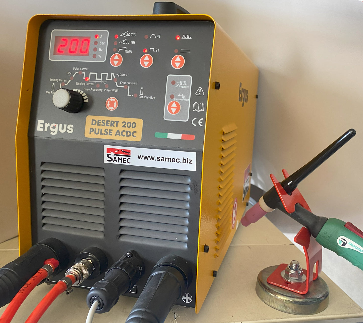 SALDATRICE INVERTER TIG DESERT 200 PULSE AC/DC HF con TORCIA TIG E CAVO MASSA