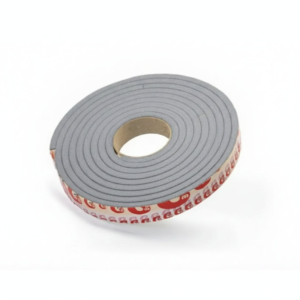 Guarnizione in silicone espanso adesiva grigia certificata FDA, ideale per sigillature ermetiche in ambito alimentare e industriale. Resistente a calore, acqua e agenti chimici, perfetta per uso interno ed esterno.